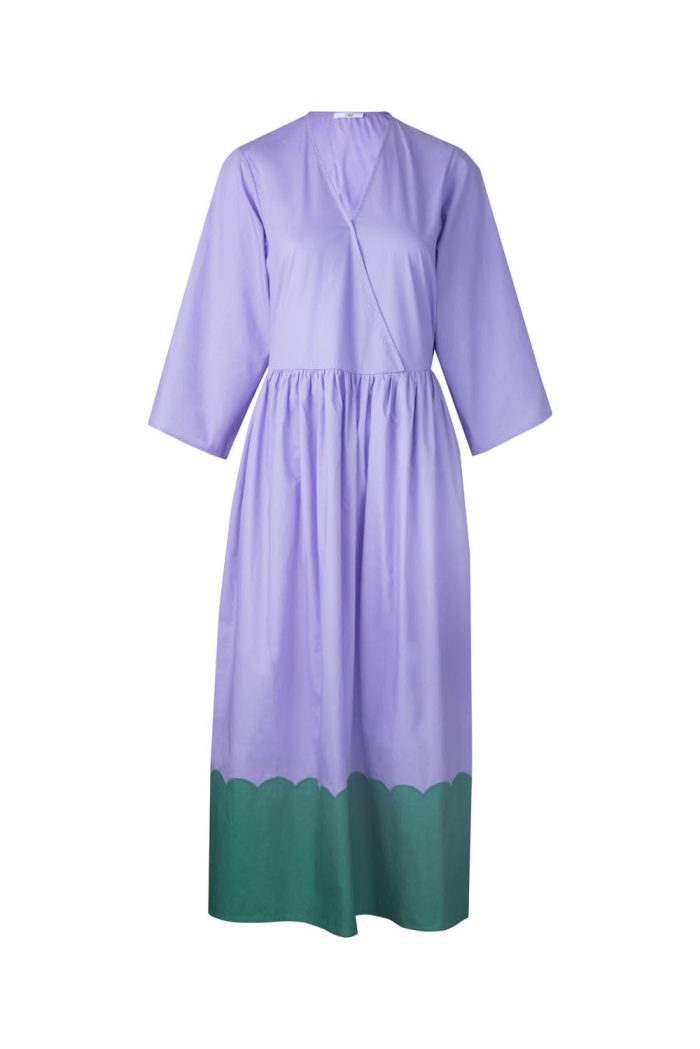V neck dress with contrast color at bottom